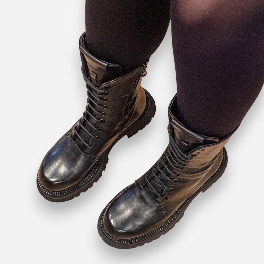 JP/DAVID Papua Women's Black Leather Amphibians 7636/4